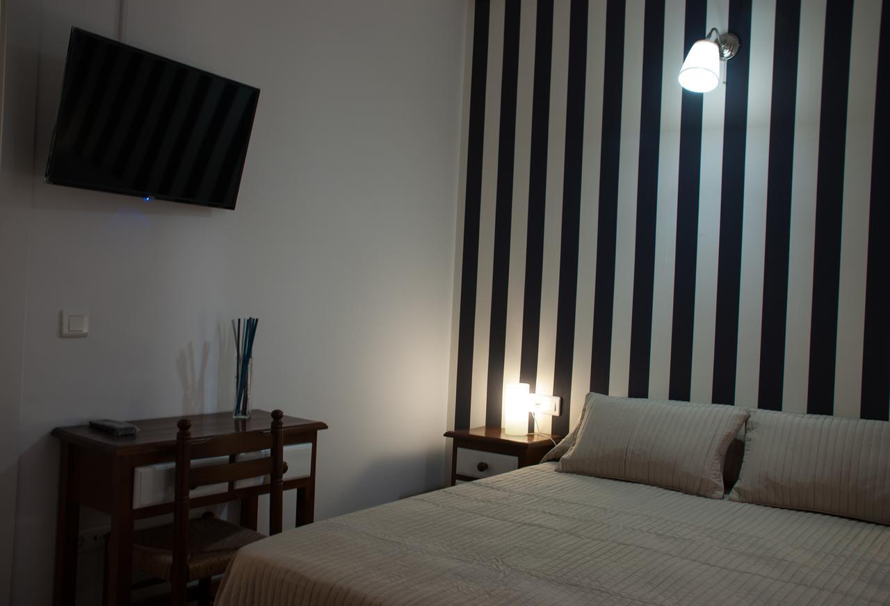 Hostal- Restaurante Estacion Via Verde 奥维拉 外观 照片